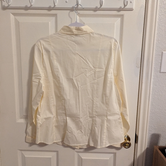 3/$15 ST. John's Bay Women's Long Sleeve Button Up Shirt - Picture 7 of 9